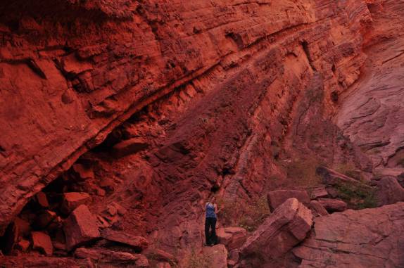 Explorando a Garganta del Diablo, no Vale das Conchas, próximo à Cafayate - Argentina